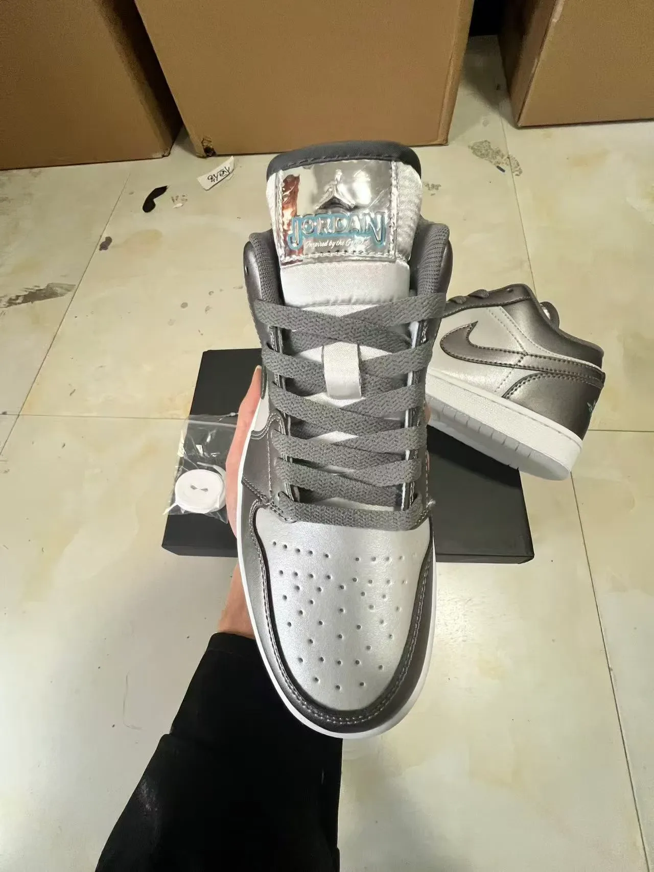 Nike Silver White Low-Top Silhouette Metallic Leather Upper Lifestyle Sneakers 3