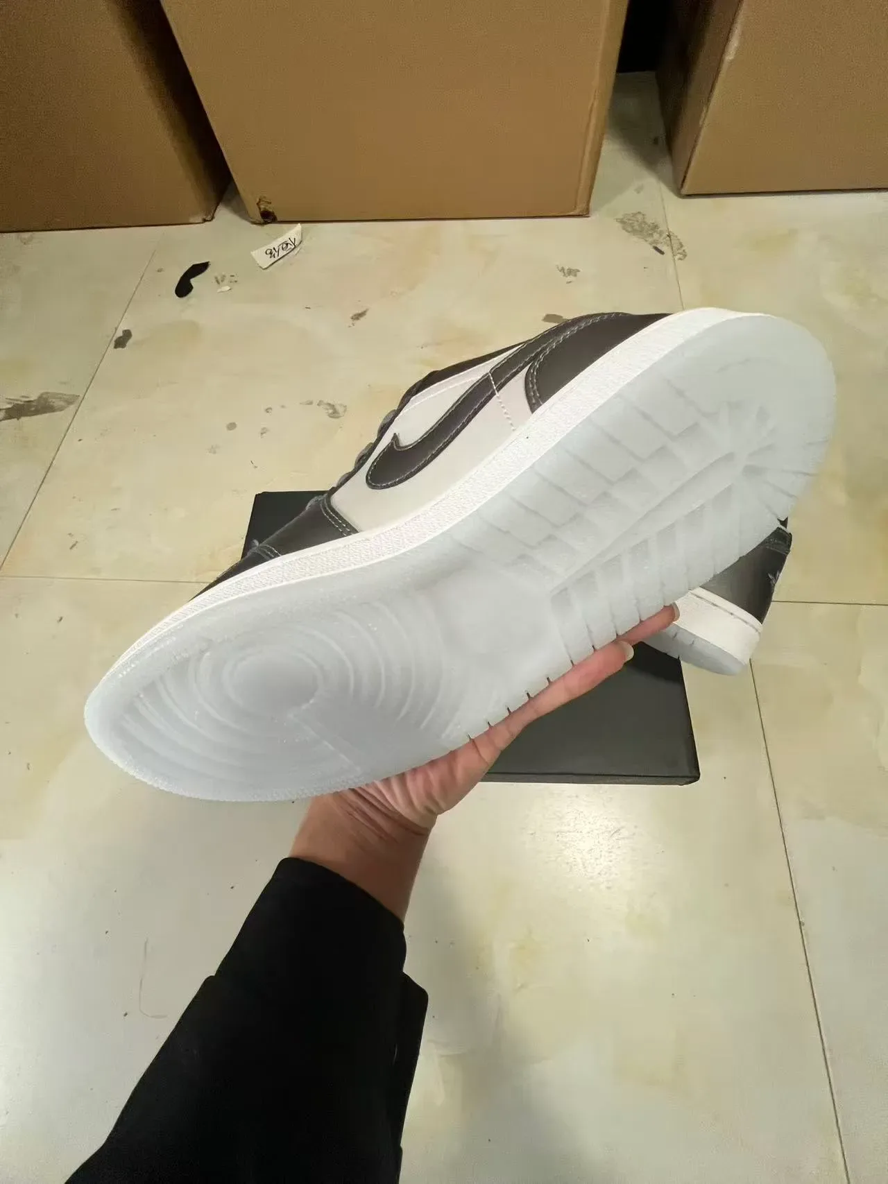 Nike Silver White Low-Top Silhouette Metallic Leather Upper Lifestyle Sneakers 6
