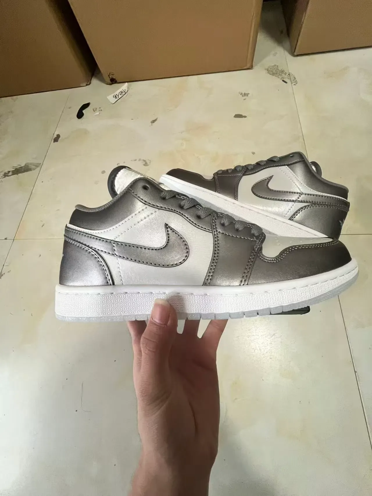 Nike Silver White Low-Top Silhouette Metallic Leather Upper Lifestyle Sneakers 7