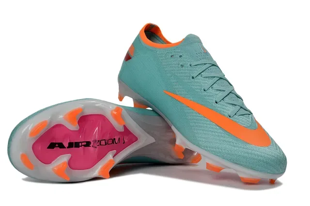 Nike كلاتس كرة القدم تيل برتقالي أرض صلبة 4