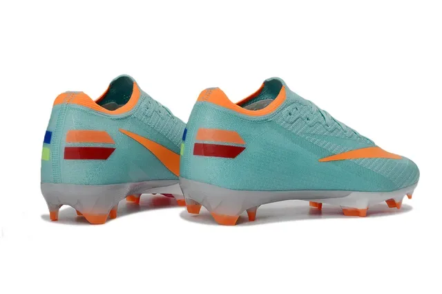 Nike كلاتس كرة القدم تيل برتقالي أرض صلبة 5