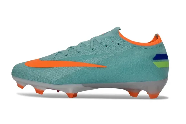 Nike كلاتس كرة القدم تيل برتقالي أرض صلبة 6