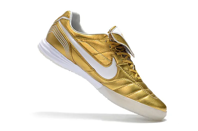 Nike Tiempo Legend Branco Dourado Couro Quiltado Superior Swoosh Metálico Sapatos de Futebol Indoor 3