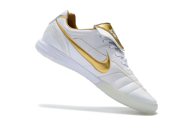Nike Tiempo Legend Branco Dourado Couro Quiltado Superior Swoosh Metálico Sapatos de Futebol Indoor 23