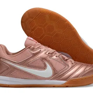 Nike Tiempo 粉色白色金属玫瑰金合成鞋面 Swoosh 标志 室内足球鞋