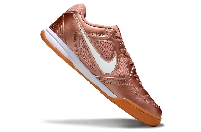 Nike Tiempo গোলাপী সাদা ধাতব গোলাপী সোনা সিন্থেটিক উপর Swoosh ब्रांडिंग ইন্ডোর সকার জুতা 4