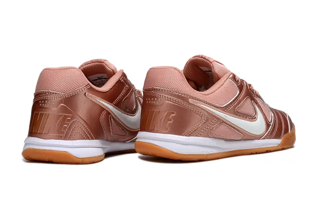 Nike Tiempo গোলাপী সাদা ধাতব গোলাপী সোনা সিন্থেটিক উপর Swoosh ब्रांडिंग ইন্ডোর সকার জুতা 7