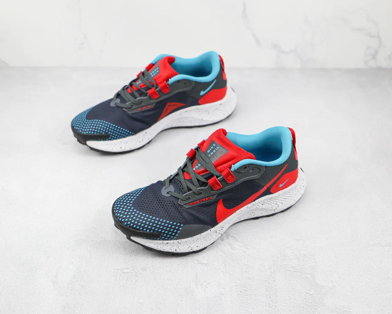 Nike Trail Gris Rojo Swoosh superposición motas blanco suela intermedia zapatillas de correr 4