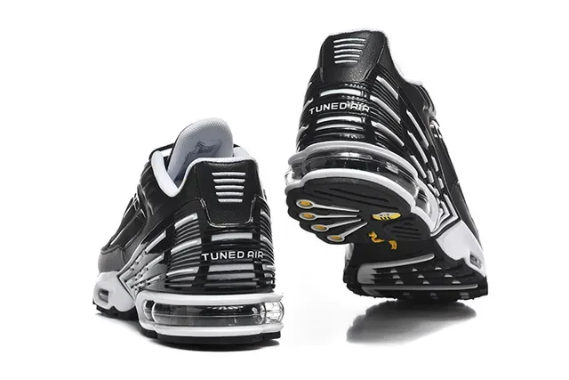 Nike Tuned Air Black and Cyan Lifestyle Sneakers 2