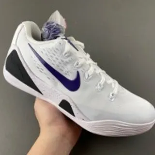 Nike 白色和紫色 Swoosh 篮球鞋