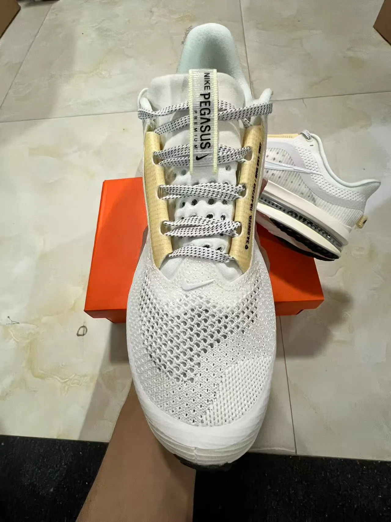 Nike White Beige Engineered Mesh Upper Full-Length Visible Air Zoom Unit Running Shoes 3