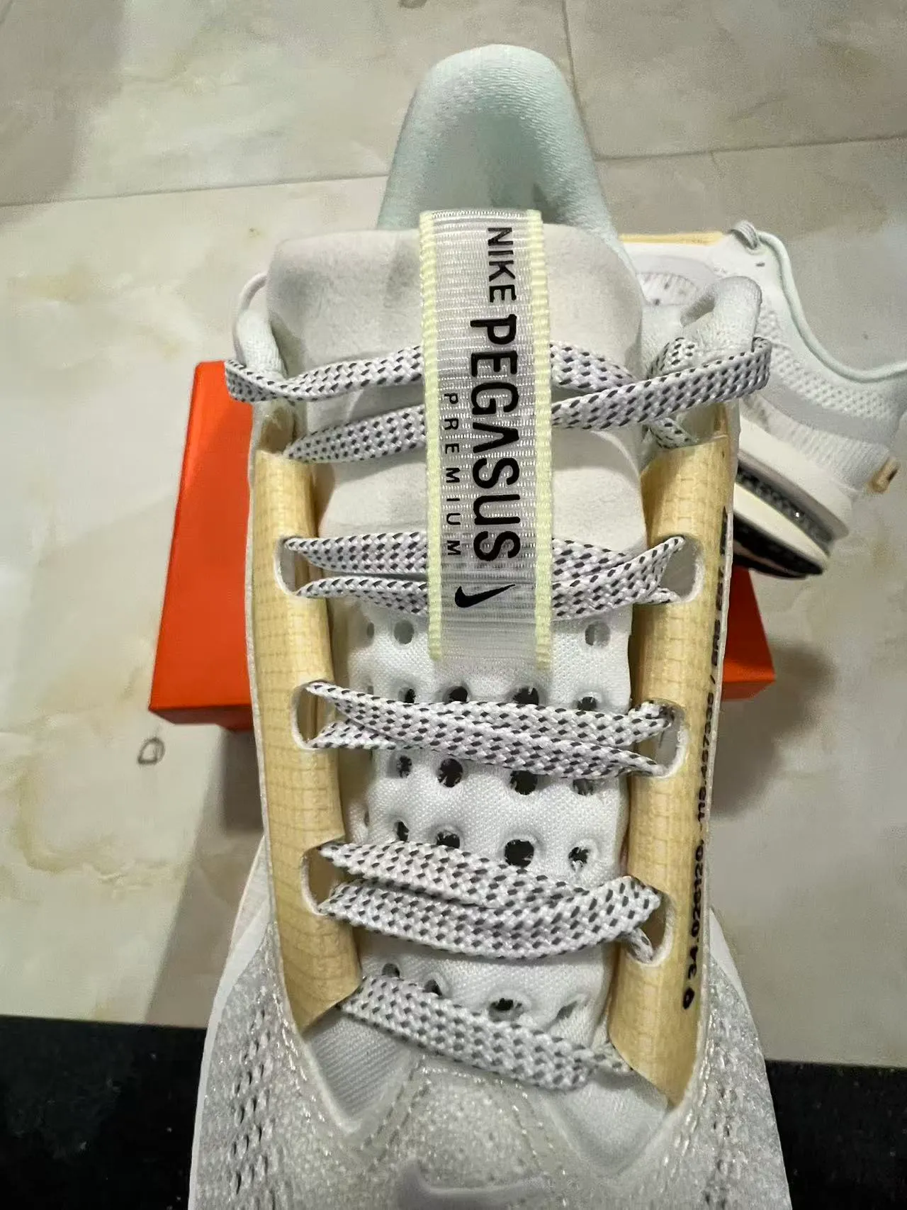 Nike White Beige Engineered Mesh Upper Full-Length Visible Air Zoom Unit Running Shoes 4