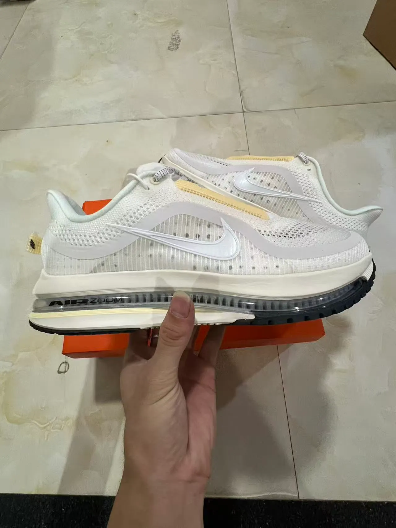 Nike White Beige Engineered Mesh Upper Full-Length Visible Air Zoom Unit Running Shoes 7