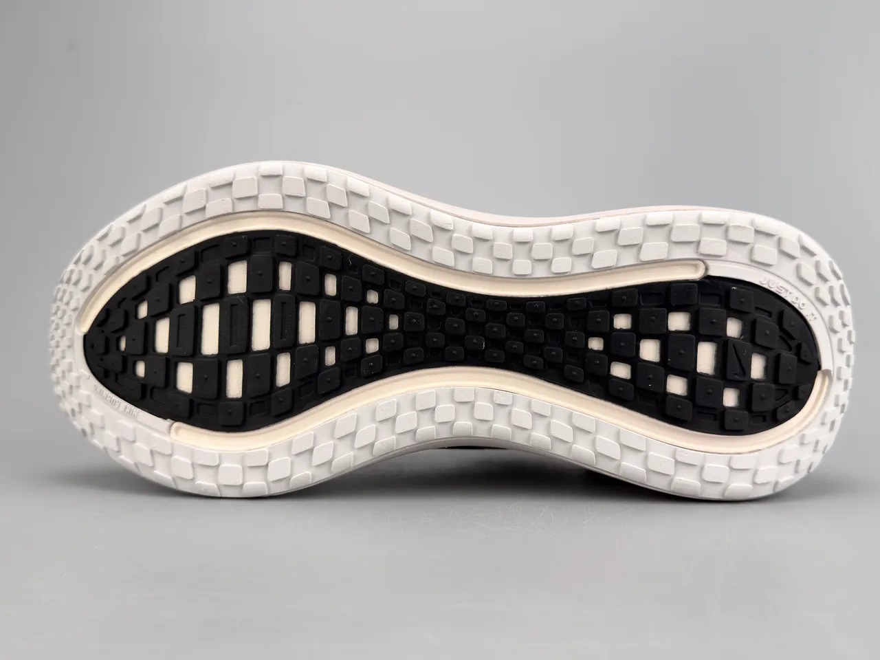 Nike White Black Engineered Mesh Upper Bold Graphic Side Panel Running Shoes 8