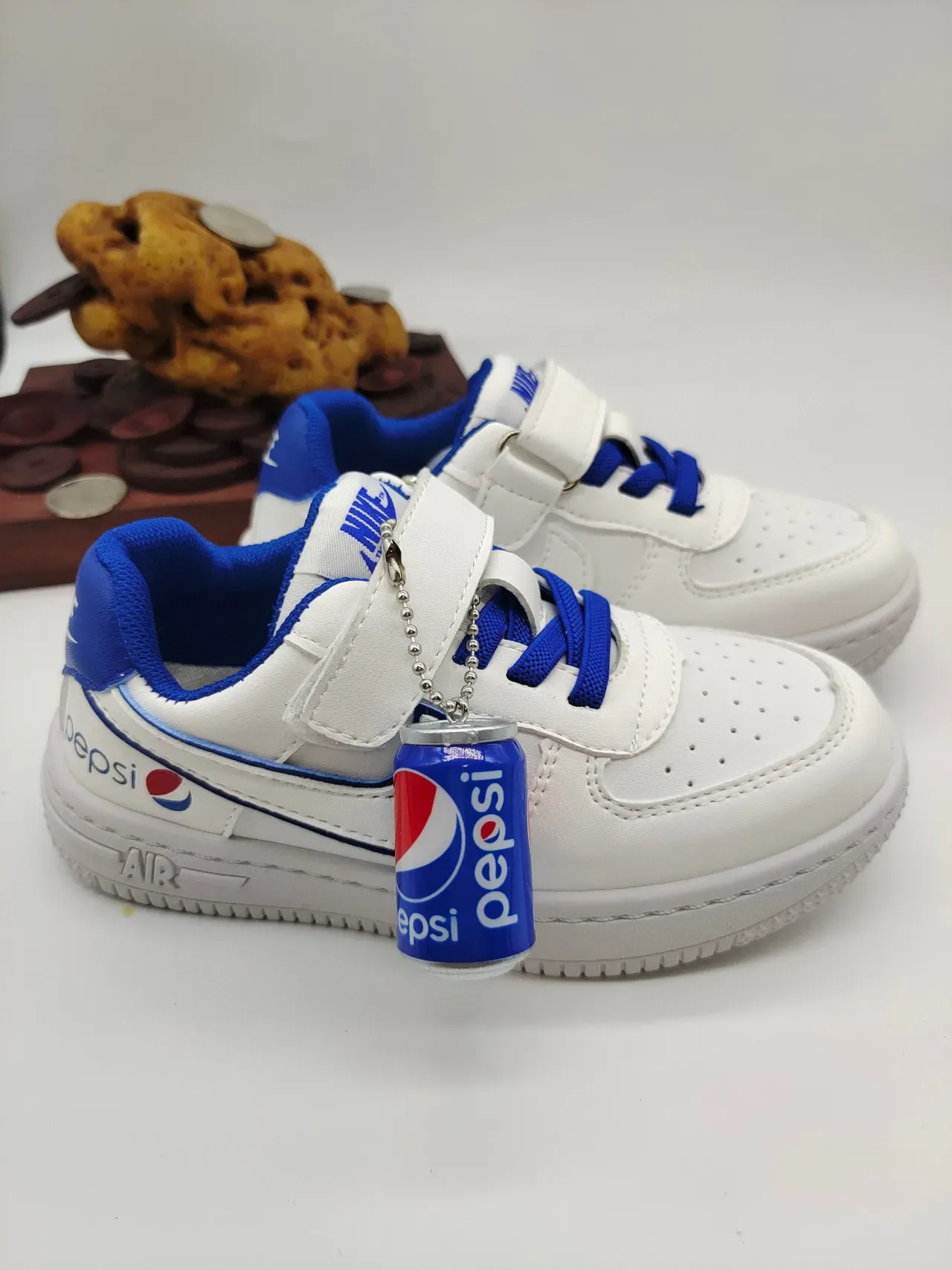 Nike White Black Laceless Velcro Strap Closure Lifestyle Sneakers 11