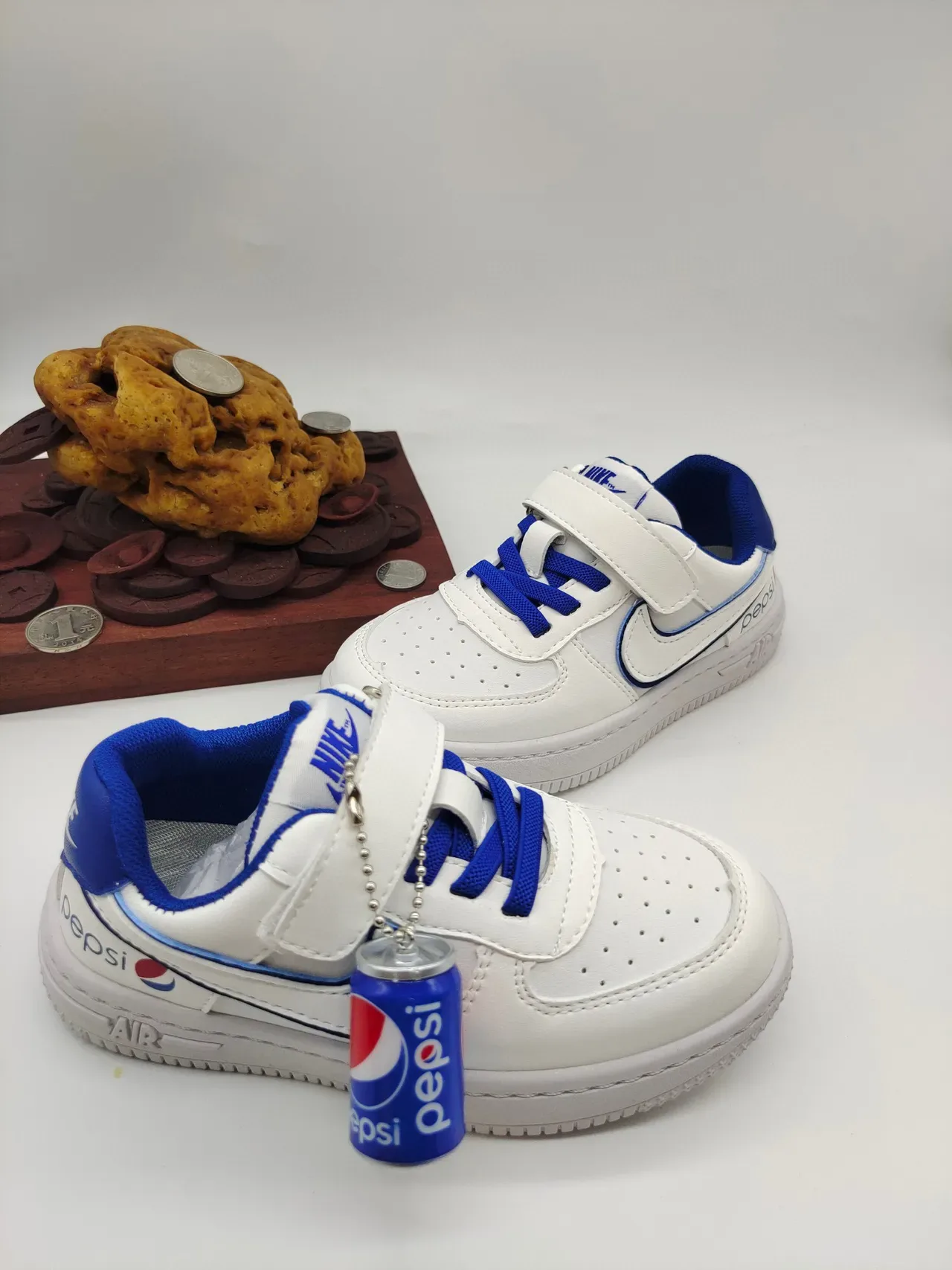 Nike White Black Laceless Velcro Strap Closure Lifestyle Sneakers 12