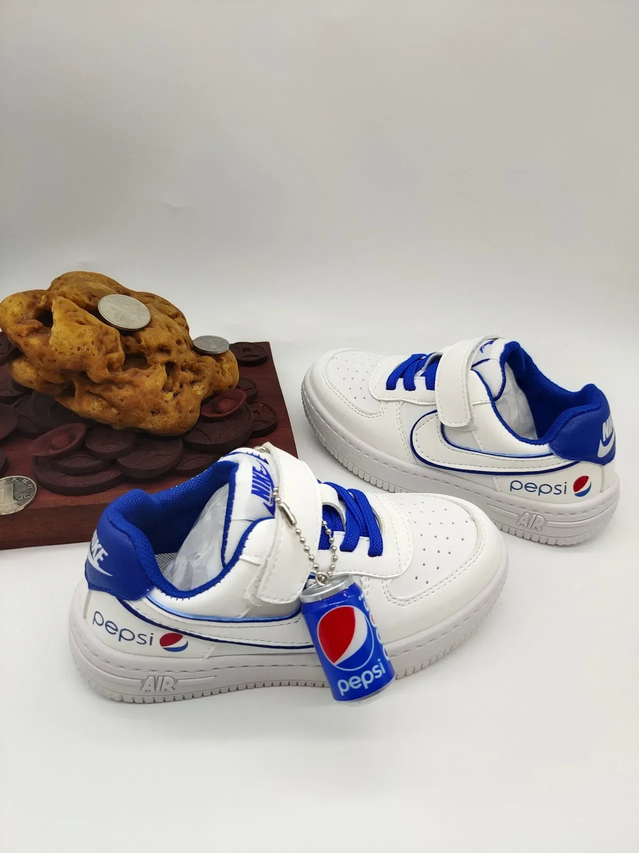 Nike White Black Laceless Velcro Strap Closure Lifestyle Sneakers 15