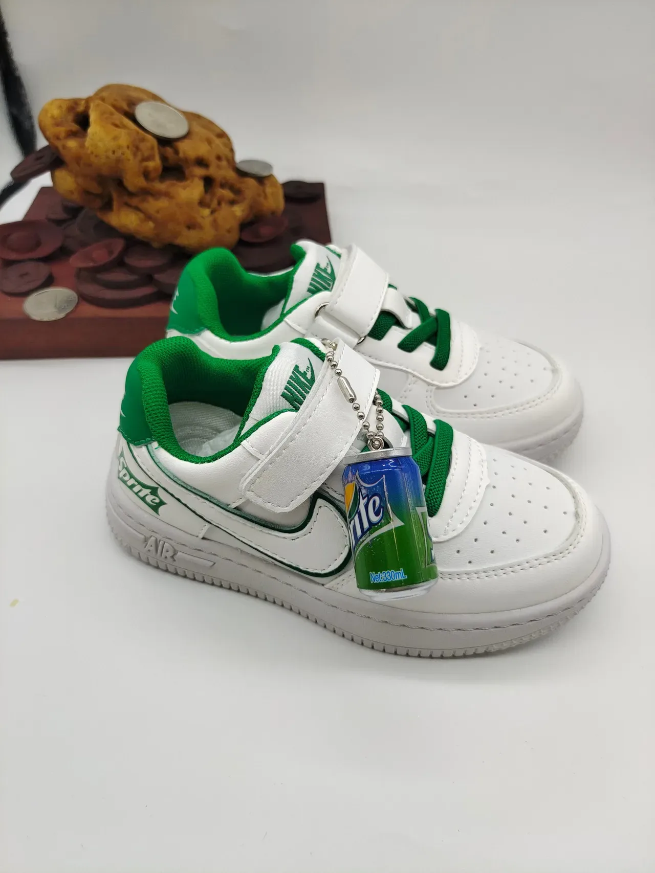 Nike White Black Laceless Velcro Strap Closure Lifestyle Sneakers 17