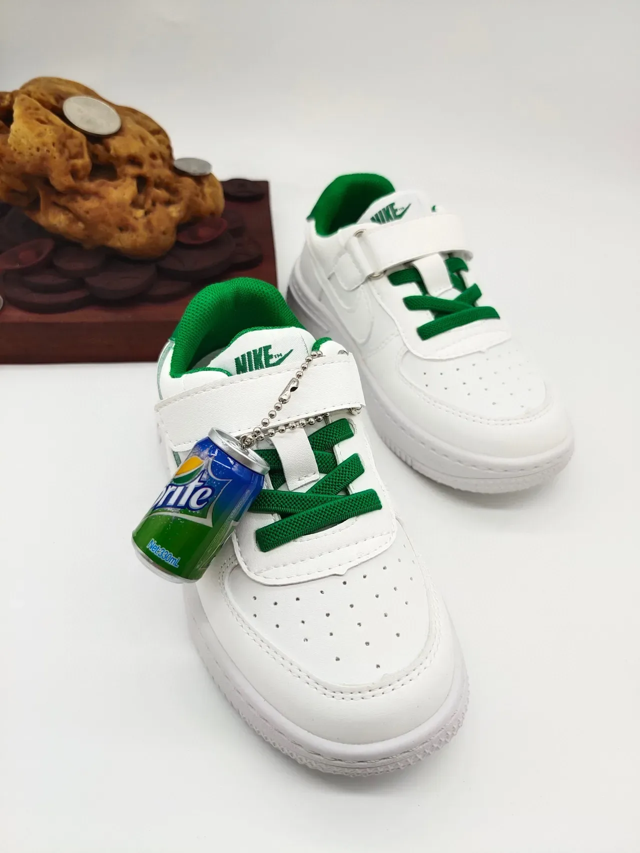 Nike White Black Laceless Velcro Strap Closure Lifestyle Sneakers 19