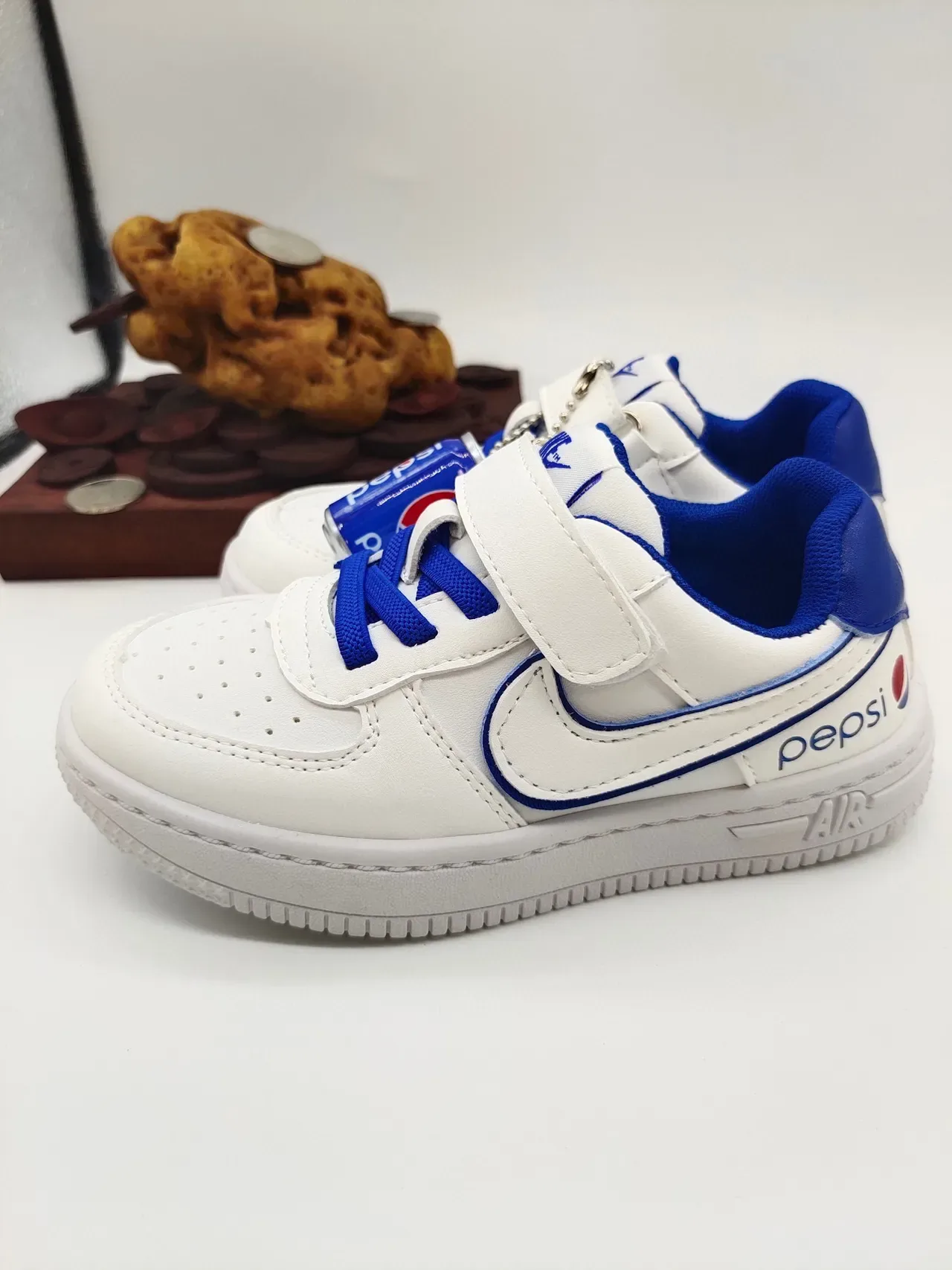 Nike White Black Laceless Velcro Strap Closure Lifestyle Sneakers 21