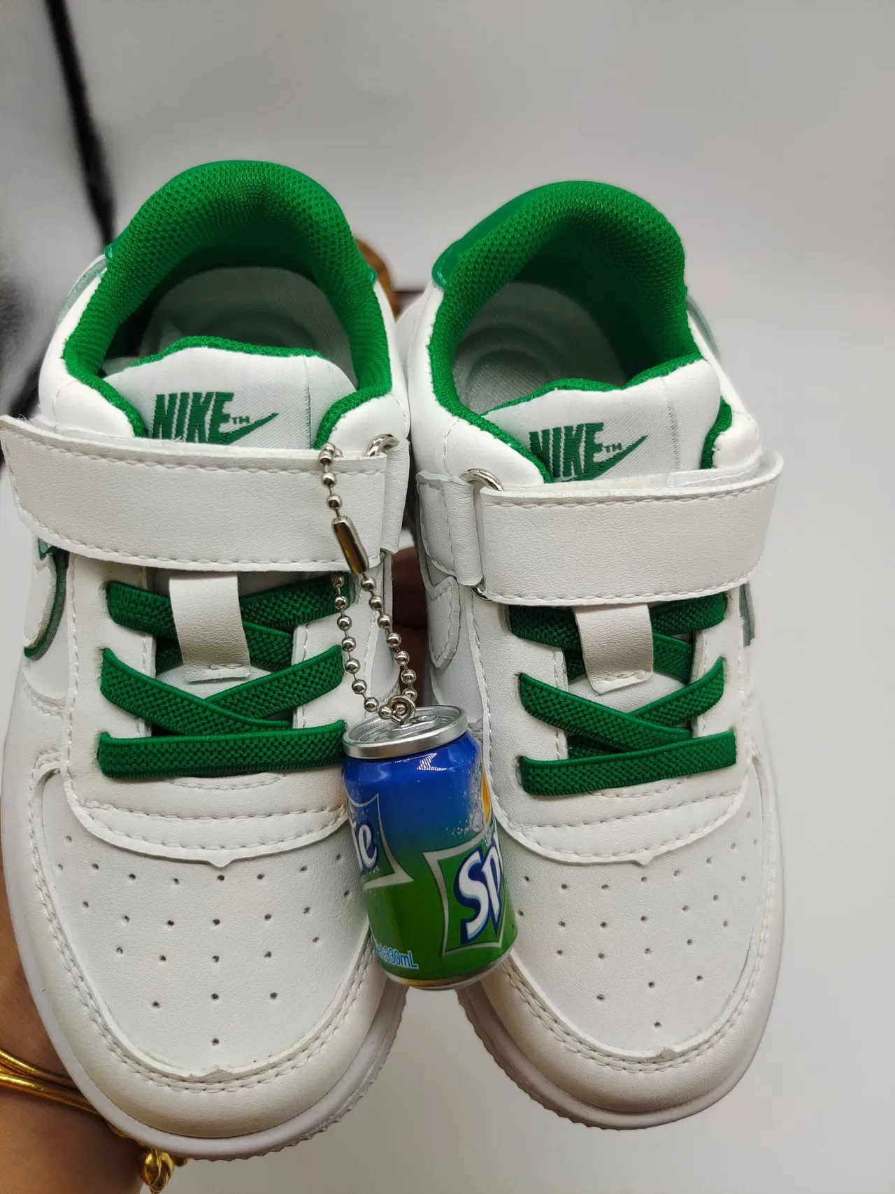 Nike White Black Laceless Velcro Strap Closure Lifestyle Sneakers 24