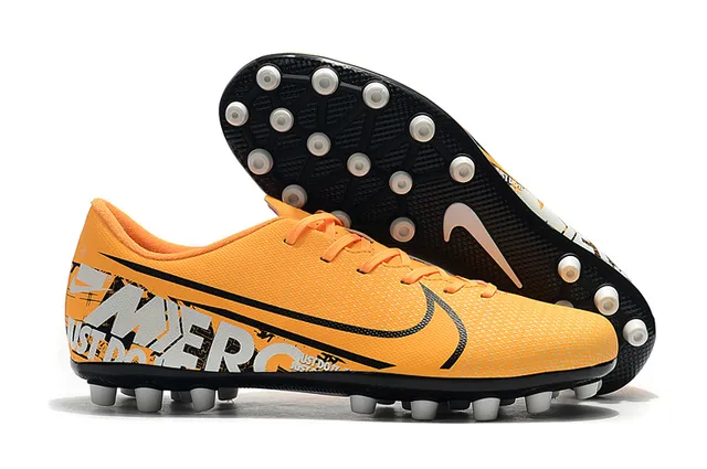 Nike أبيض أسود منخفض القطعة علوة اصطناعية قفص وسط القدم بتصميم زيغزاج كرة القدم للعشب الصناعي 2