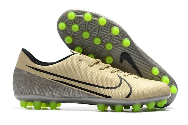 Nike أبيض أسود منخفض القطعة علوة اصطناعية قفص وسط القدم بتصميم زيغزاج كرة القدم للعشب الصناعي 11