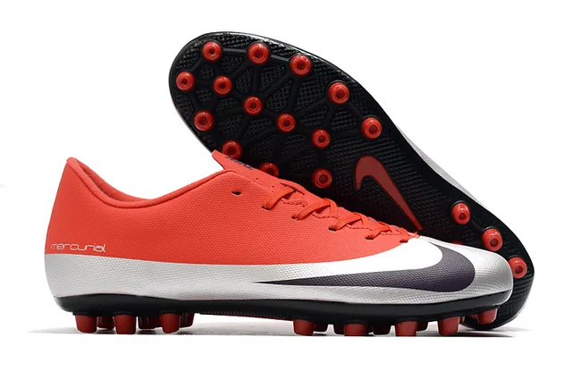 Nike أبيض أسود منخفض القطعة علوة اصطناعية قفص وسط القدم بتصميم زيغزاج كرة القدم للعشب الصناعي 14