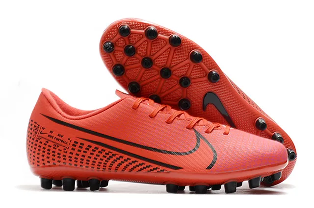 Nike أبيض أسود منخفض القطعة علوة اصطناعية قفص وسط القدم بتصميم زيغزاج كرة القدم للعشب الصناعي 15