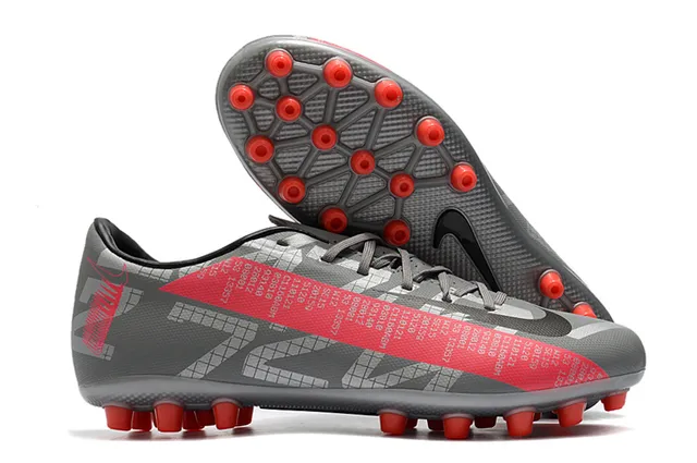 Nike أبيض أسود منخفض القطعة علوة اصطناعية قفص وسط القدم بتصميم زيغزاج كرة القدم للعشب الصناعي 16