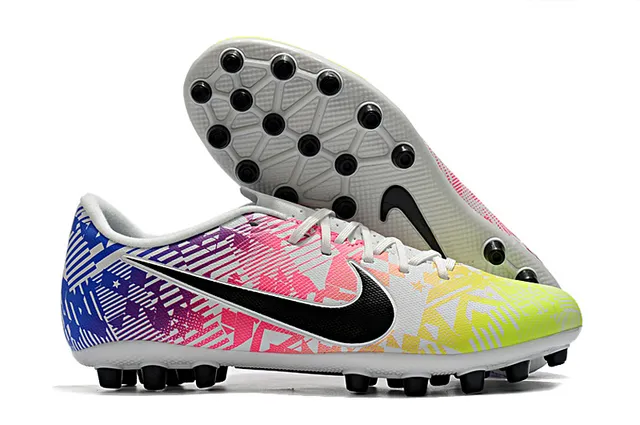 Nike أبيض أسود منخفض القطعة علوة اصطناعية قفص وسط القدم بتصميم زيغزاج كرة القدم للعشب الصناعي 17