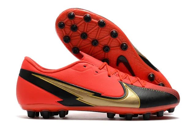 Nike أبيض أسود منخفض القطعة علوة اصطناعية قفص وسط القدم بتصميم زيغزاج كرة القدم للعشب الصناعي 20