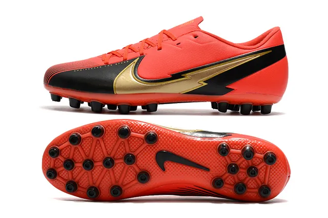 Nike أبيض أسود منخفض القطعة علوة اصطناعية قفص وسط القدم بتصميم زيغزاج كرة القدم للعشب الصناعي 21