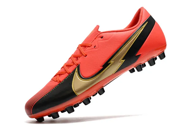 Nike أبيض أسود منخفض القطعة علوة اصطناعية قفص وسط القدم بتصميم زيغزاج كرة القدم للعشب الصناعي 23