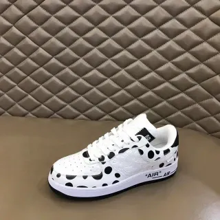 Nike 白色黑色低帮波点印花生活方式运动鞋