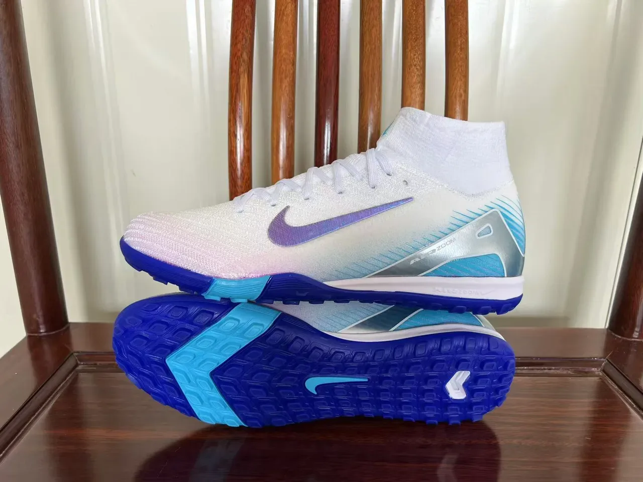 Nike White Blue High-Top Sock-Fit Collar Iridescent Swoosh Turf Soccer Shoes 7
