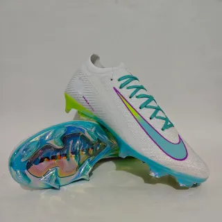Nike أحذية كرة القدم البيضاء والزرقاء منخفضة القطع مع أعلى سوك فت نسيج محبب لامع أرضية صلبة