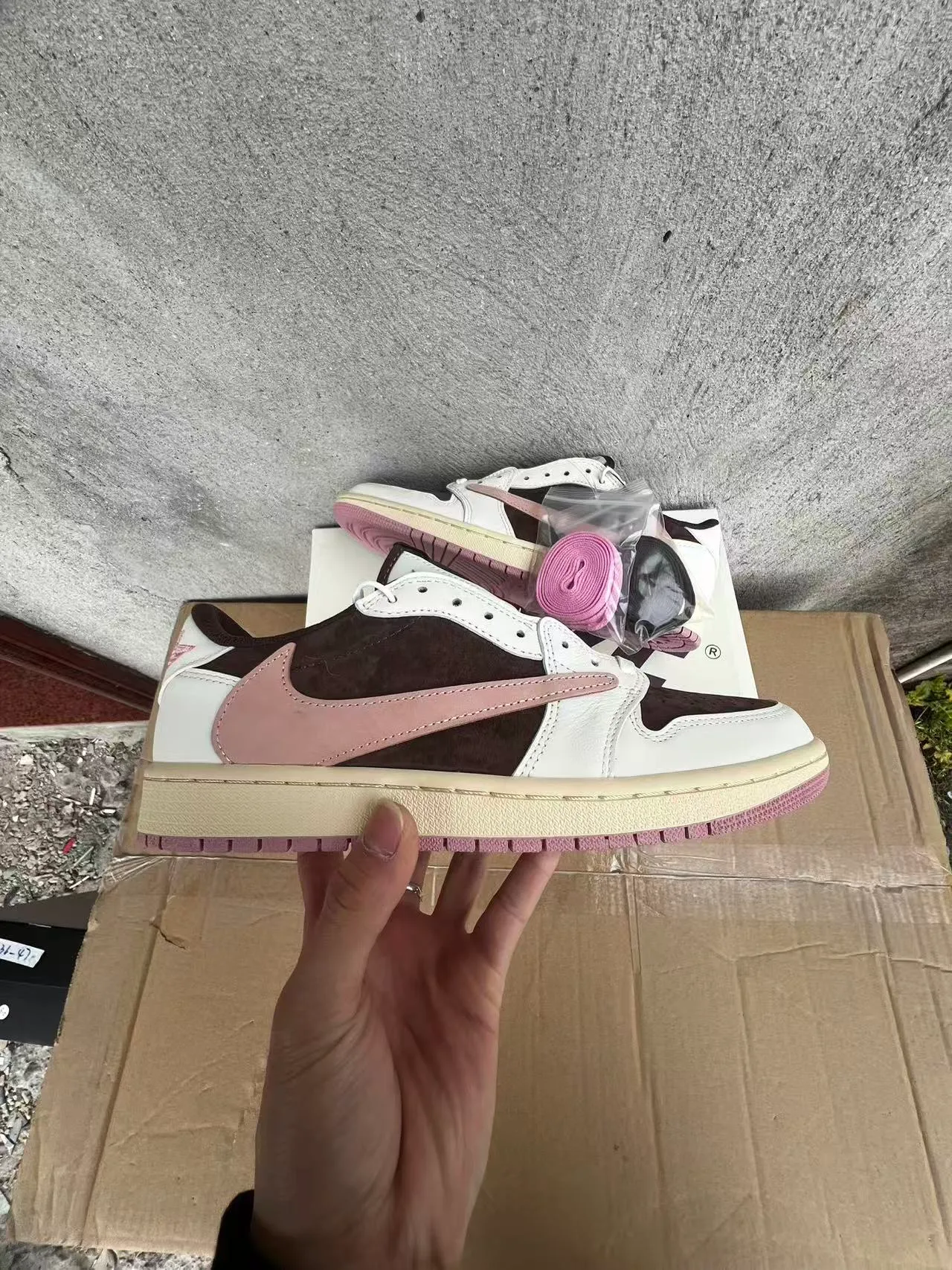 Nike White Brown Low-Top Silhouette Suede And Leather Paneling Lifestyle Sneakers 7