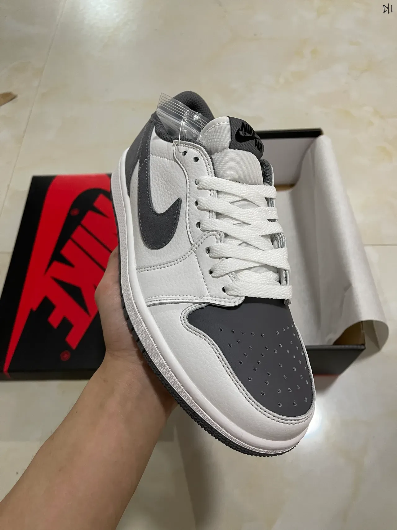 Nike Tênis Lifestyle Branco e Cinza Baixo Couro e Camurça 2