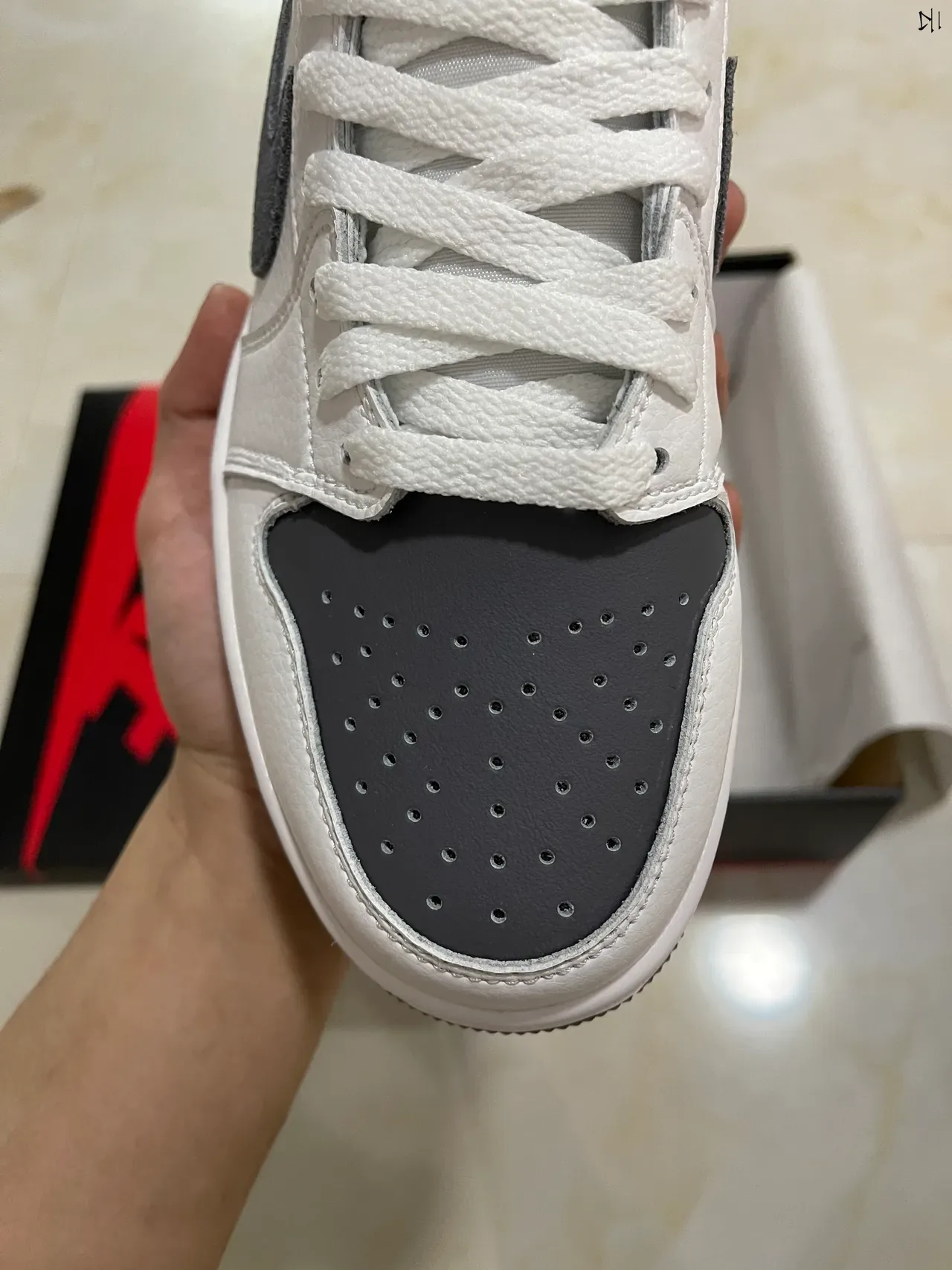Nike Tênis Lifestyle Branco e Cinza Baixo Couro e Camurça 3