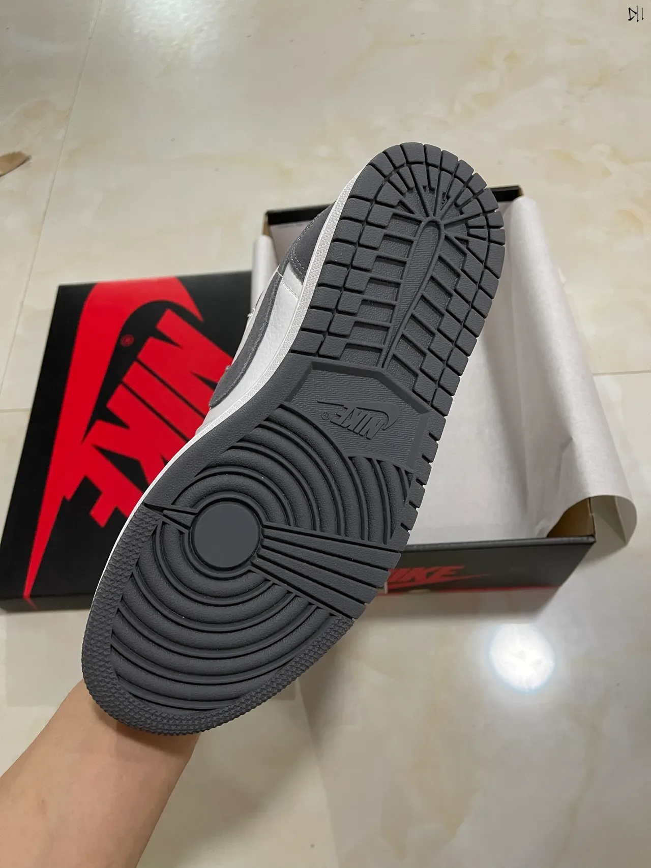 Nike Tênis Lifestyle Branco e Cinza Baixo Couro e Camurça 5