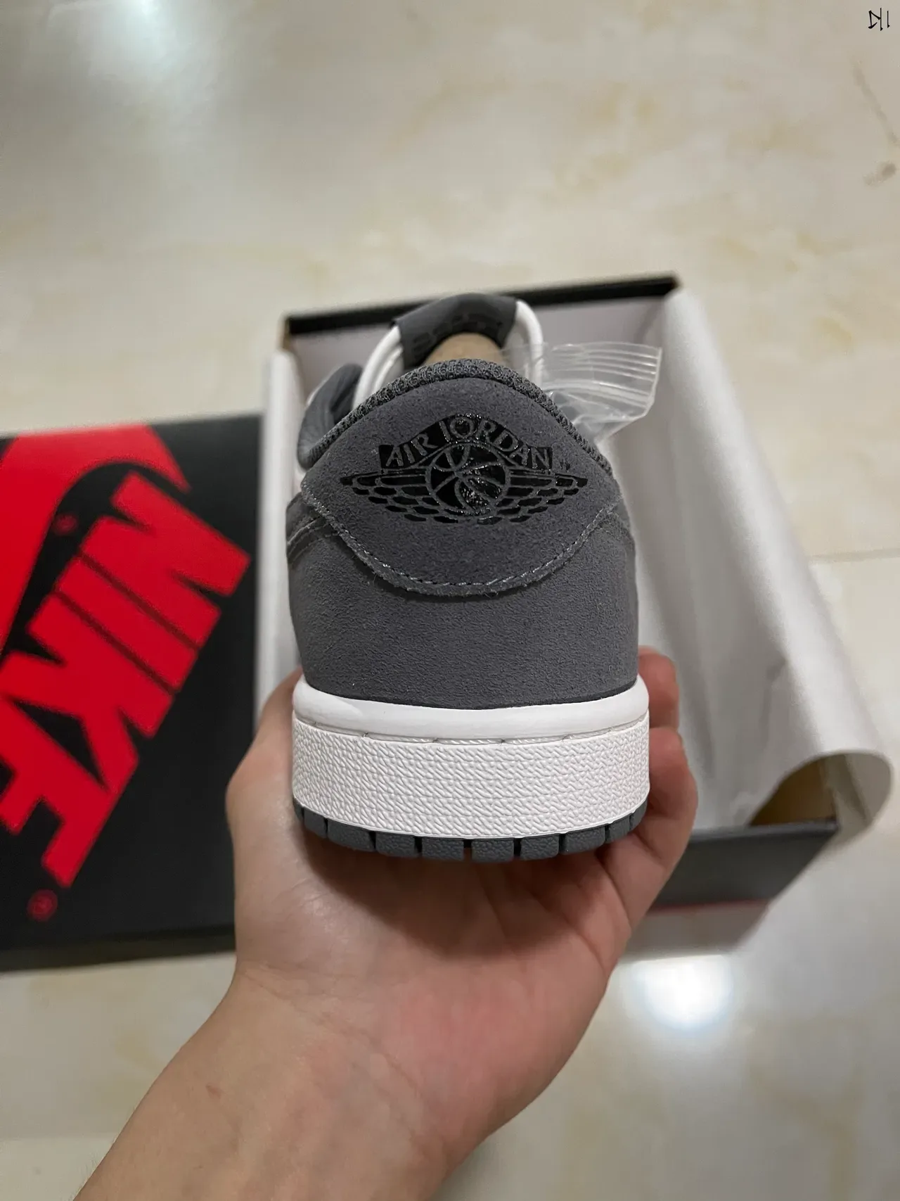 Nike Tênis Lifestyle Branco e Cinza Baixo Couro e Camurça 6