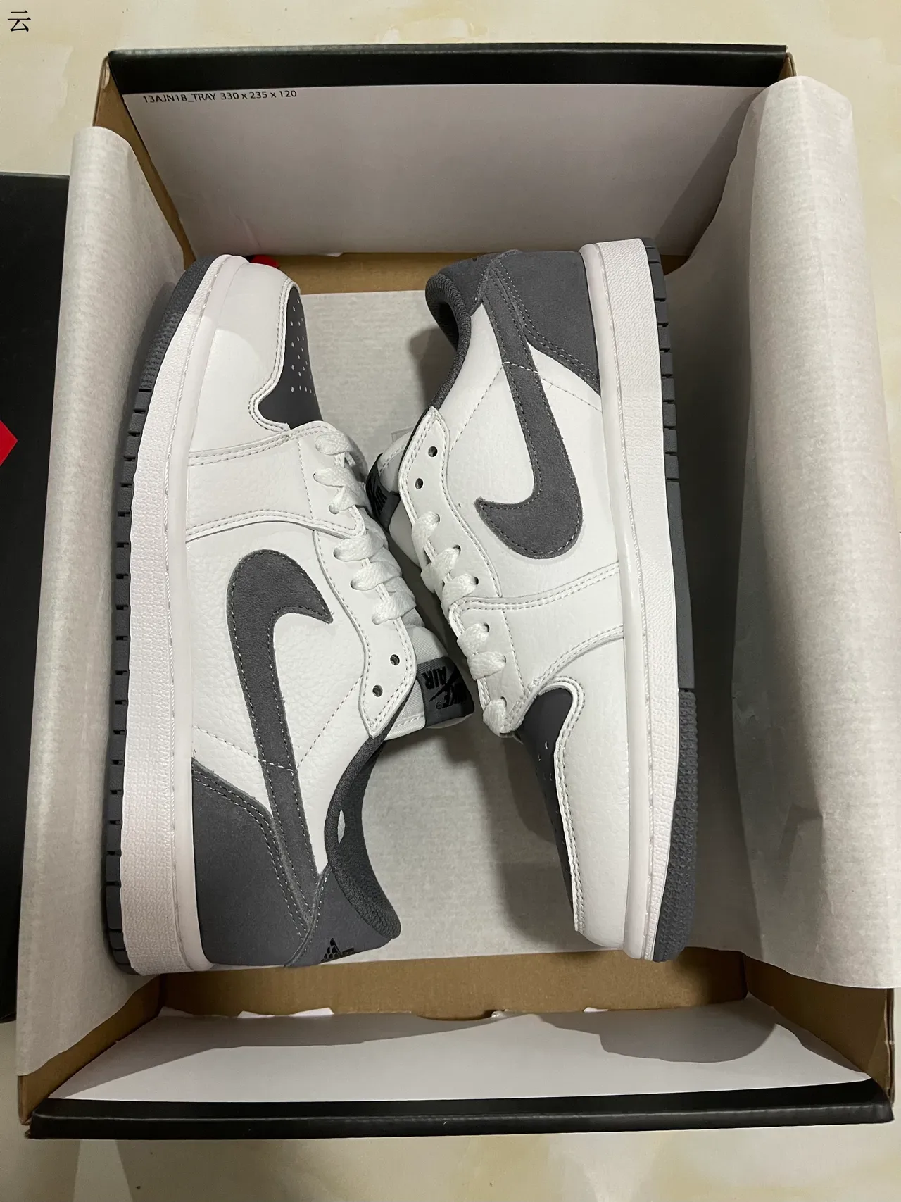 Nike Tênis Lifestyle Branco e Cinza Baixo Couro e Camurça 8