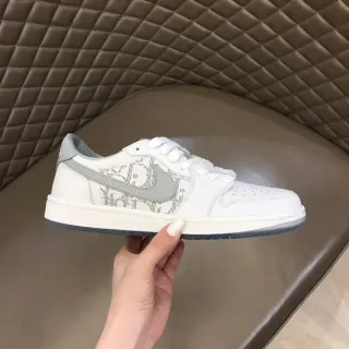 Nike White Gray Low-Top Perforated Toe Lifestyle Sneakers