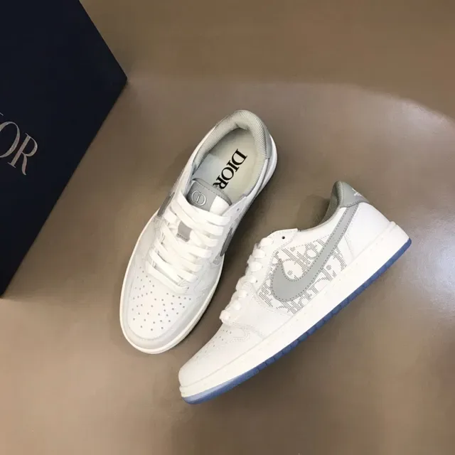 Nike White Gray Low-Top Perforated Toe Lifestyle Sneakers 8