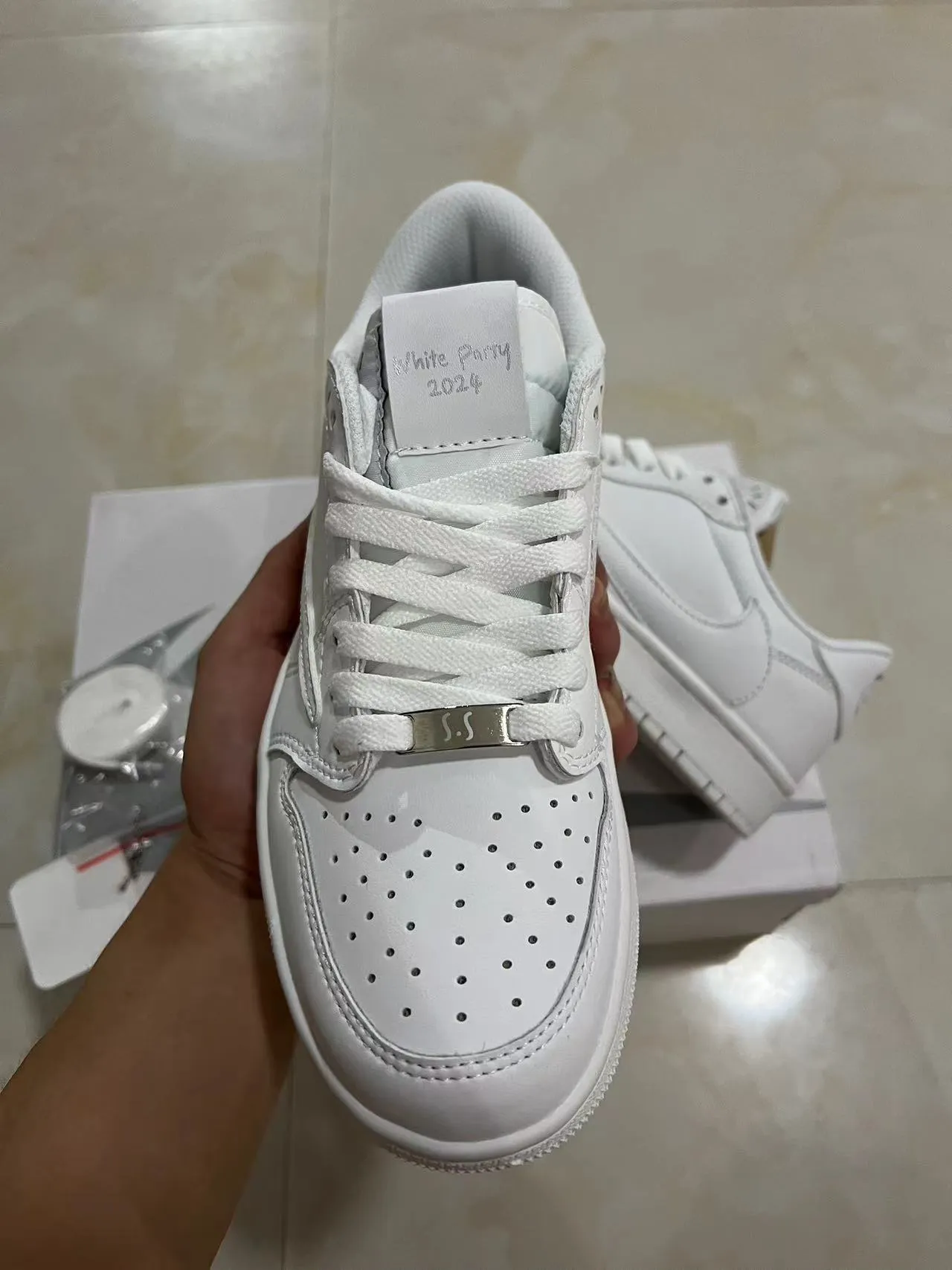 Nike White Leather Upper Stitched Overlay Construction Lifestyle Sneakers 3