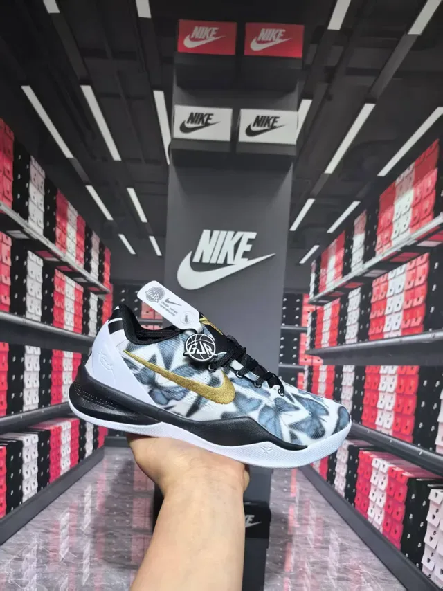 Nike Chaussures de Basketball Blanc Multicolore Imprimé Floral Matière Mesh Supérieure Swoosh Or Métallique 1