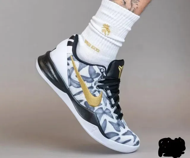 Nike Chaussures de Basketball Blanc Multicolore Imprimé Floral Matière Mesh Supérieure Swoosh Or Métallique 3