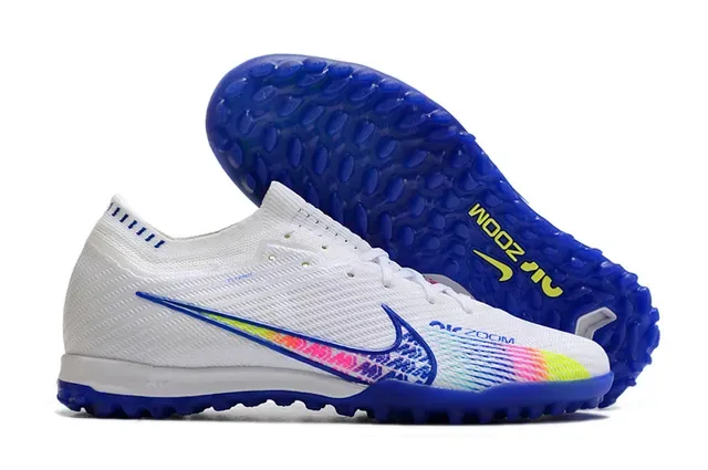 حذاء كرة القدم Turf نايك أبيض متعدد الألوان مع upper محبوكة بتدرج قوس قزح Swoosh 1