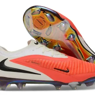 Nike أحذية كرة القدم بيضاء برتقالية منخفضة القطعة وجه علوي من الكروشيه مصنوعة اصطناعياً أمامية أرضية ثابتة